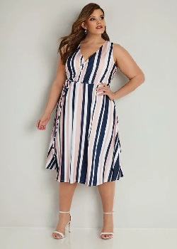 Платье в полоску для полных женщин