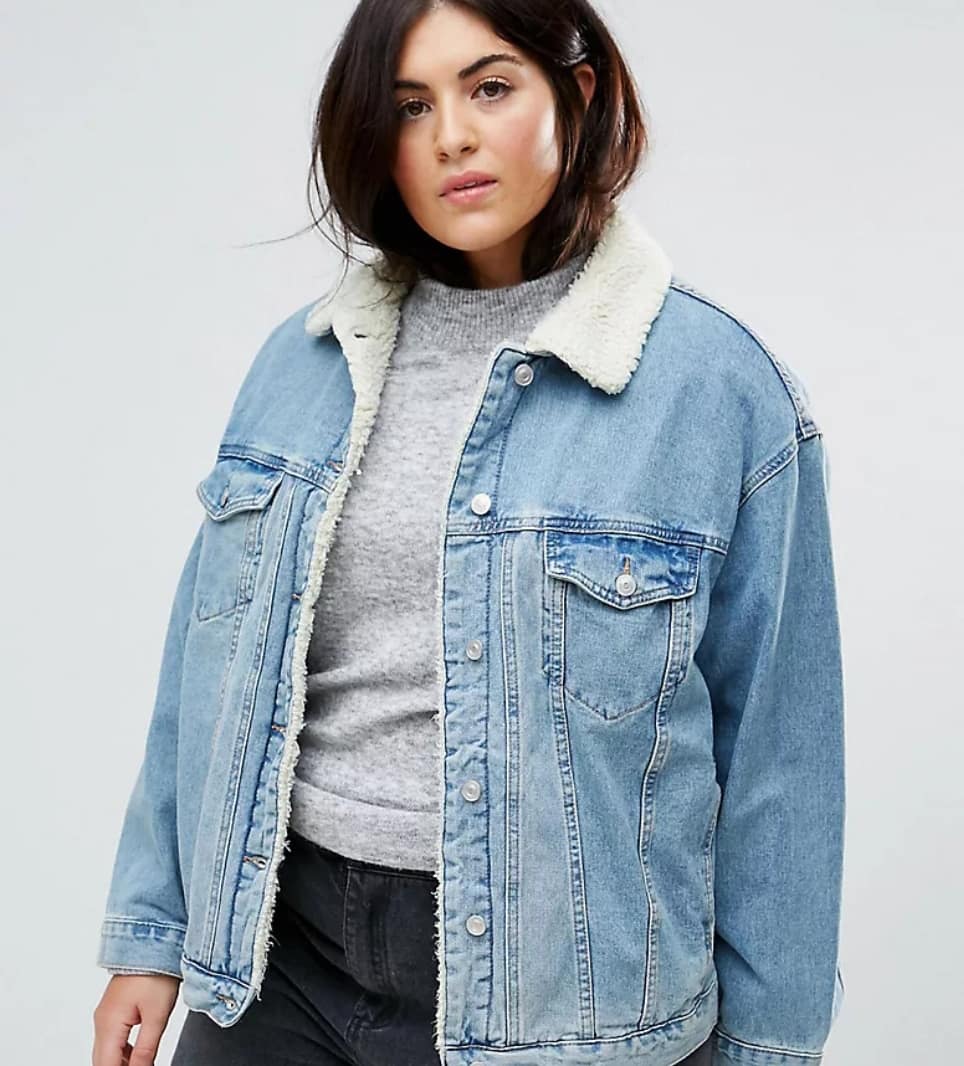 Девушка в джинсовой куртке