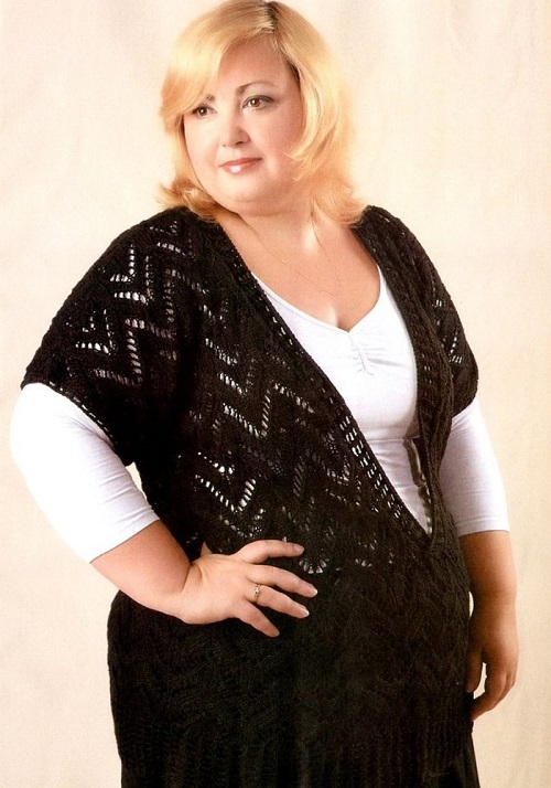 С чем носить трикотажный жилет для полных женщин