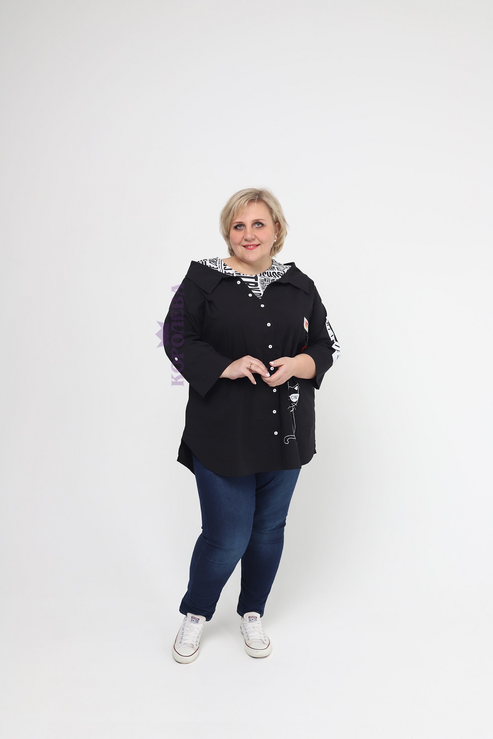 Черная ветровка на цветной подкладке с принтом в виде кошки