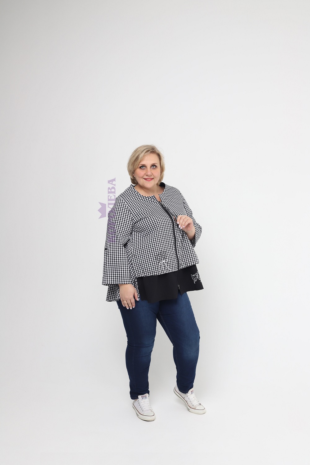 Элегантная клетчатая ветровка без воротника с кошачьим принтом