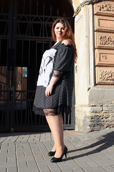 Платьецена: 4400 руб.